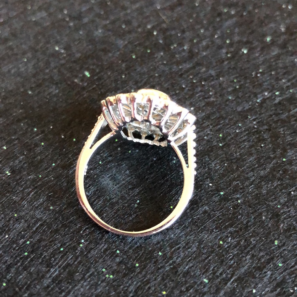 Ring - Picture 3 of 5